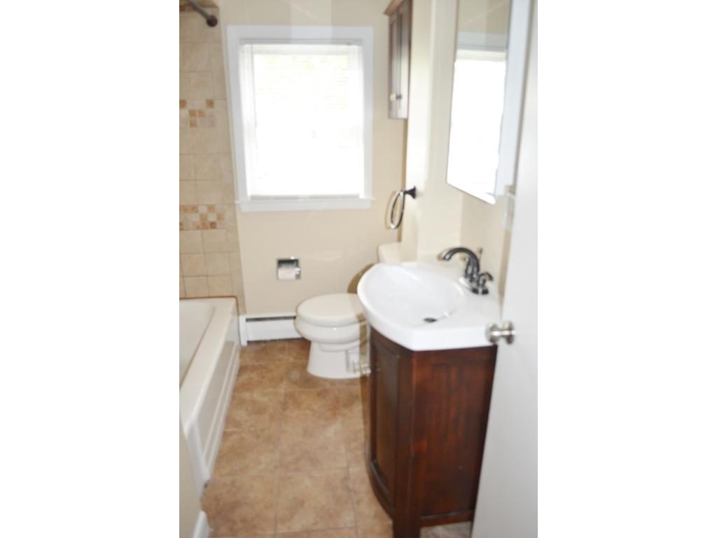 219 Fieldcrest Road Manchester, NH 03102 - Photo 12 of 27