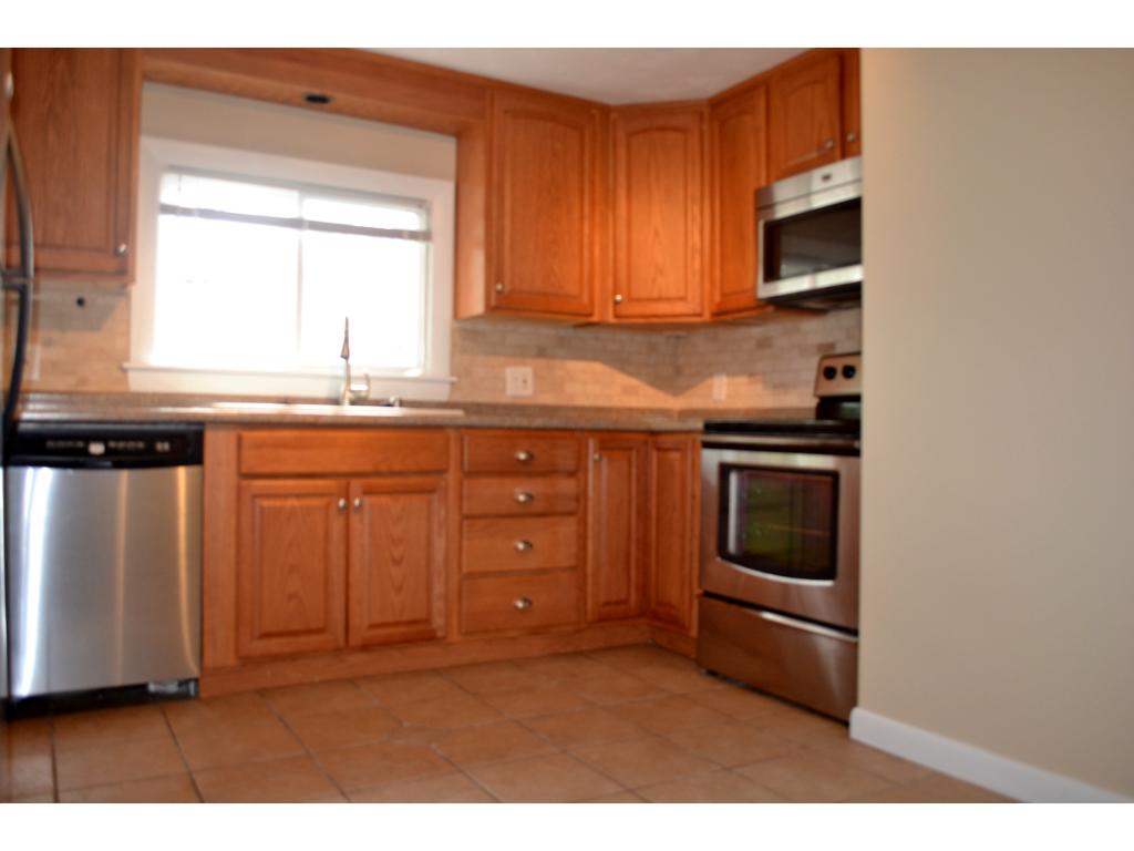 219 Fieldcrest Road Manchester, NH 03102 - Photo 13 of 27