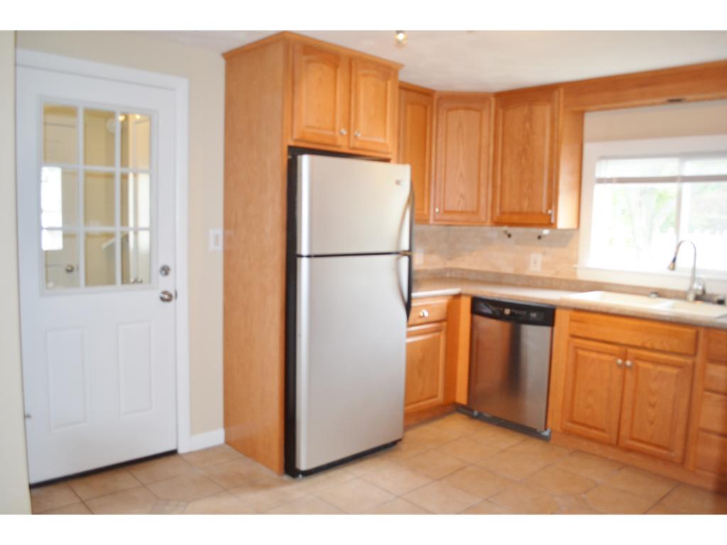 219 Fieldcrest Road Manchester, NH 03102 - Photo 14 of 27