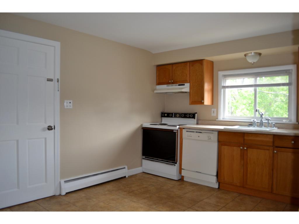 219 Fieldcrest Road Manchester, NH 03102 - Photo 17 of 27