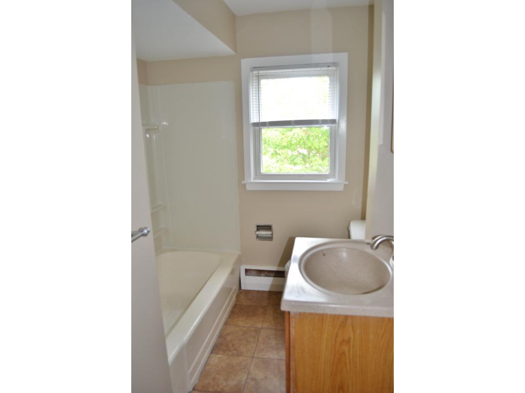 219 Fieldcrest Road Manchester, NH 03102 - Photo 19 of 27