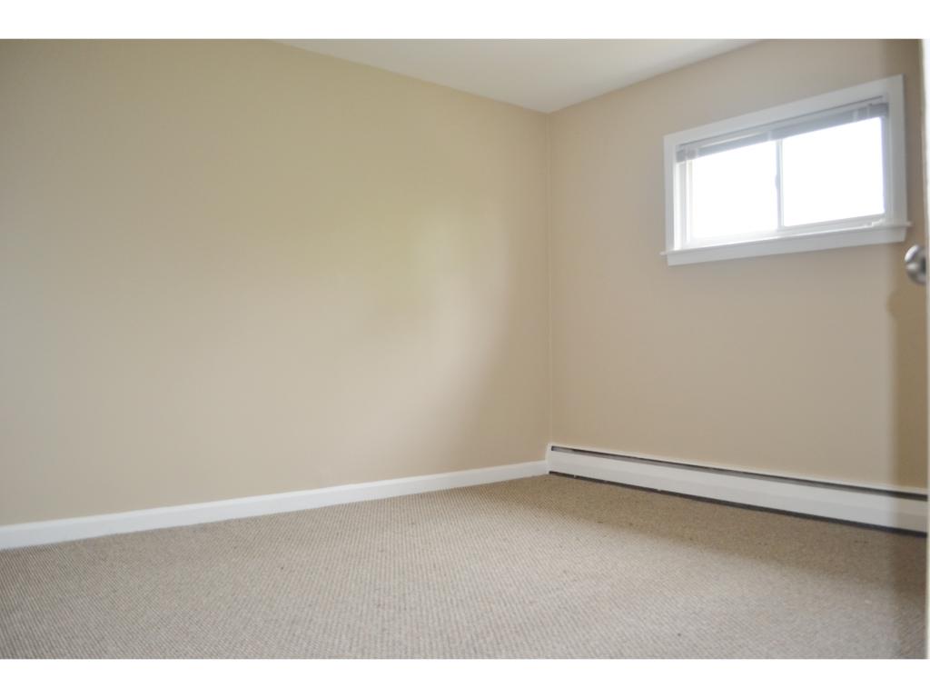 219 Fieldcrest Road Manchester, NH 03102 - Photo 20 of 27