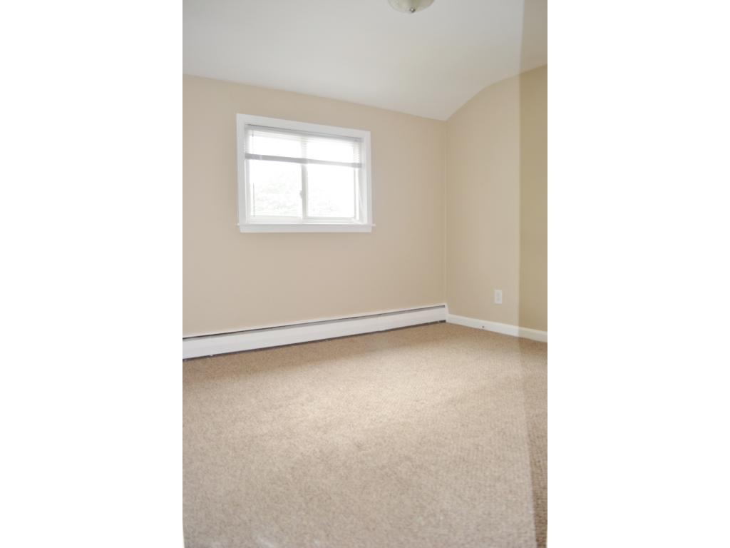 219 Fieldcrest Road Manchester, NH 03102 - Photo 21 of 27