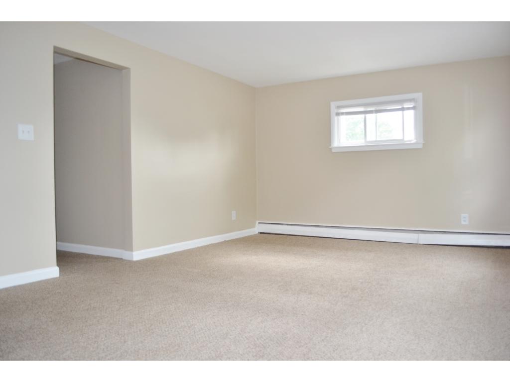 219 Fieldcrest Road Manchester, NH 03102 - Photo 23 of 27