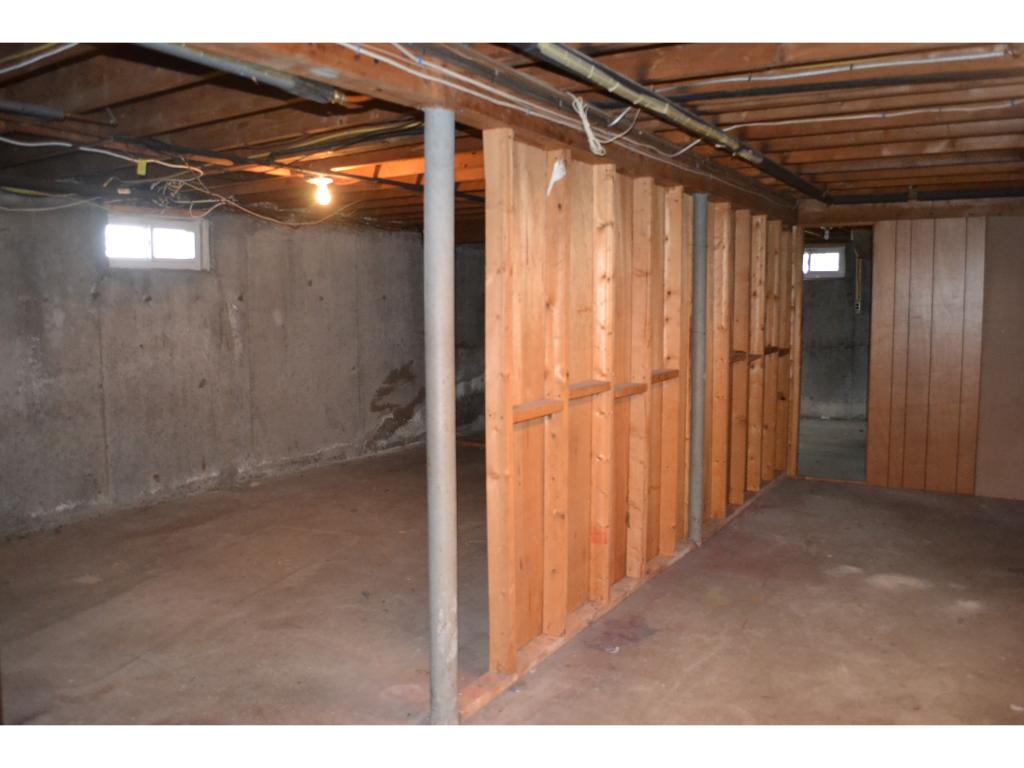 219 Fieldcrest Road Manchester, NH 03102 - Photo 24 of 27