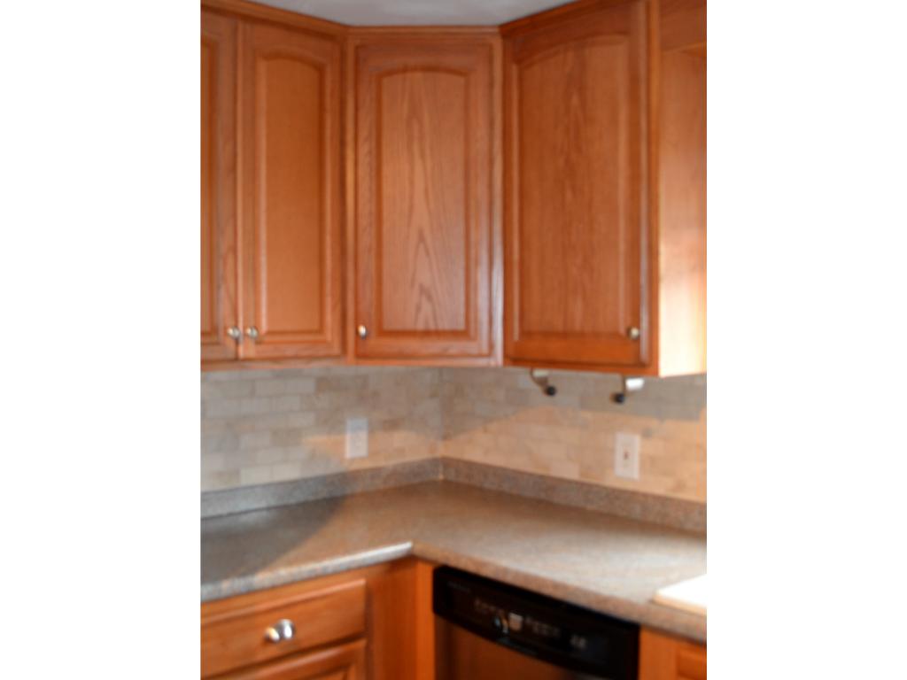 219 Fieldcrest Road Manchester, NH 03102 - Photo 5 of 27