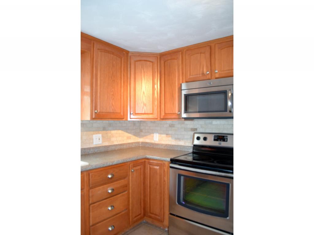 219 Fieldcrest Road Manchester, NH 03102 - Photo 6 of 27
