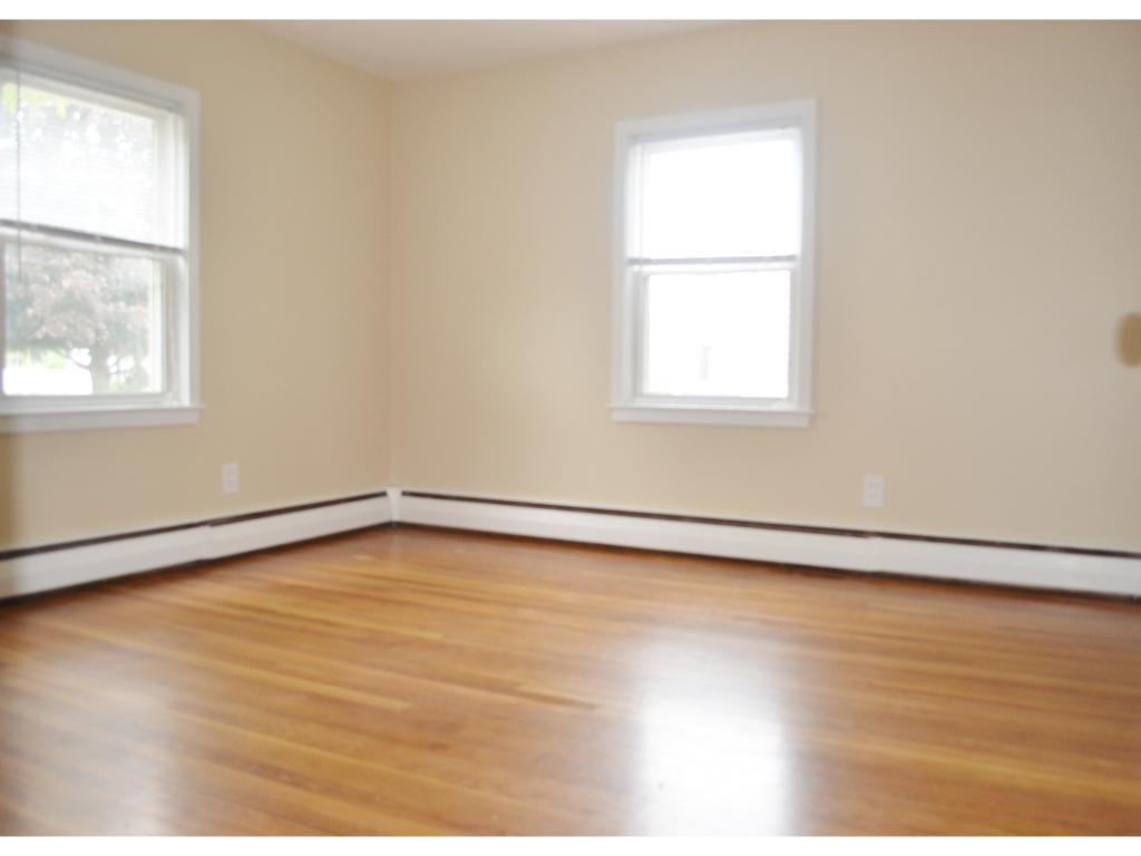 219 Fieldcrest Road Manchester, NH 03102 - Photo 10 of 27
