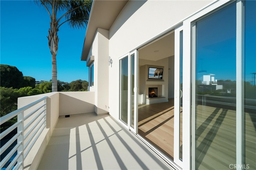 514 Ardmore Avenue Hermosa Beach, CA 90254 - Photo 16 of 54 a balcony with view of living room