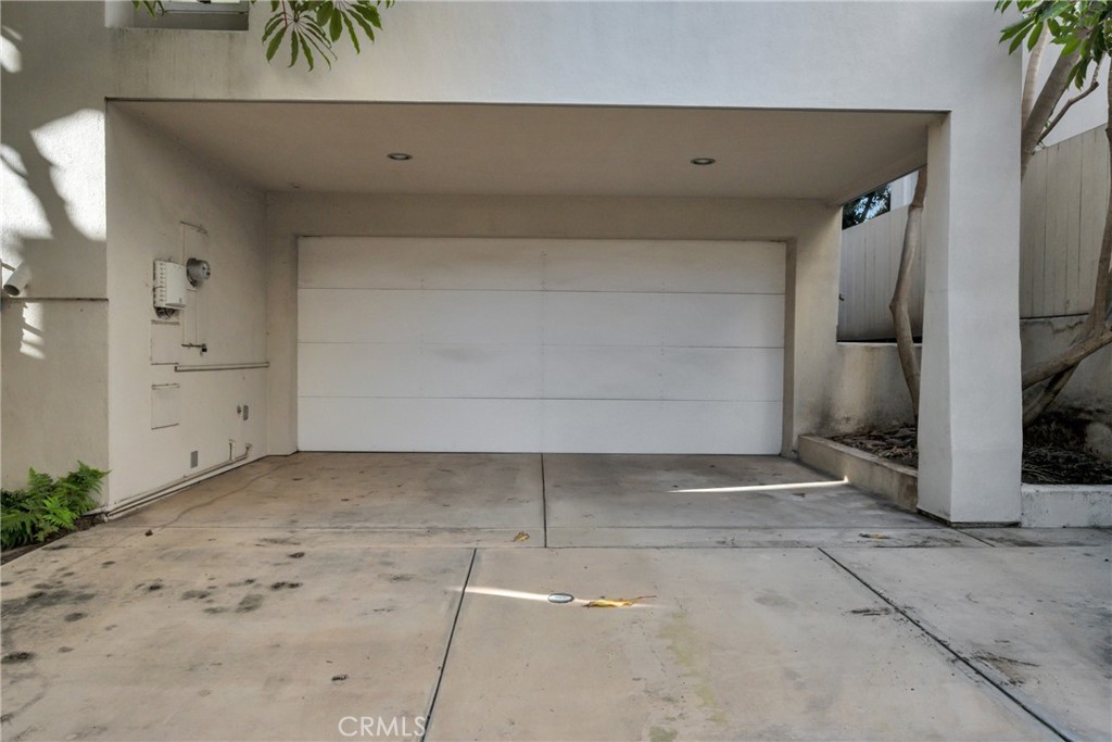 514 Ardmore Avenue Hermosa Beach, CA 90254 - Photo 47 of 54 a view of a garage