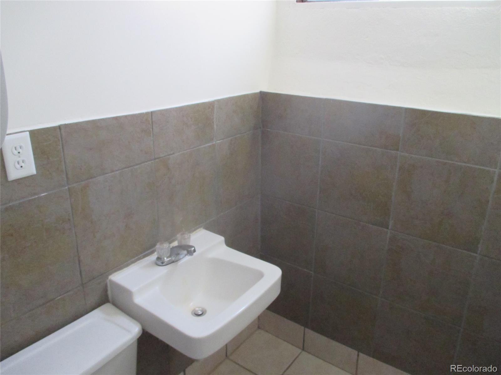 661 Stuart Street Denver, CO 80204 - Photo 6 of 9