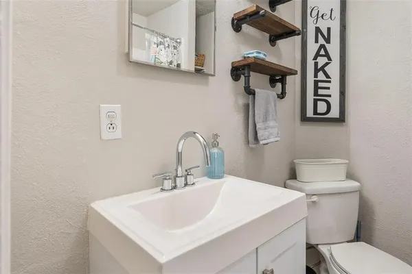 $215,000 | 1308 Utopia Court, Tool, TX 75143