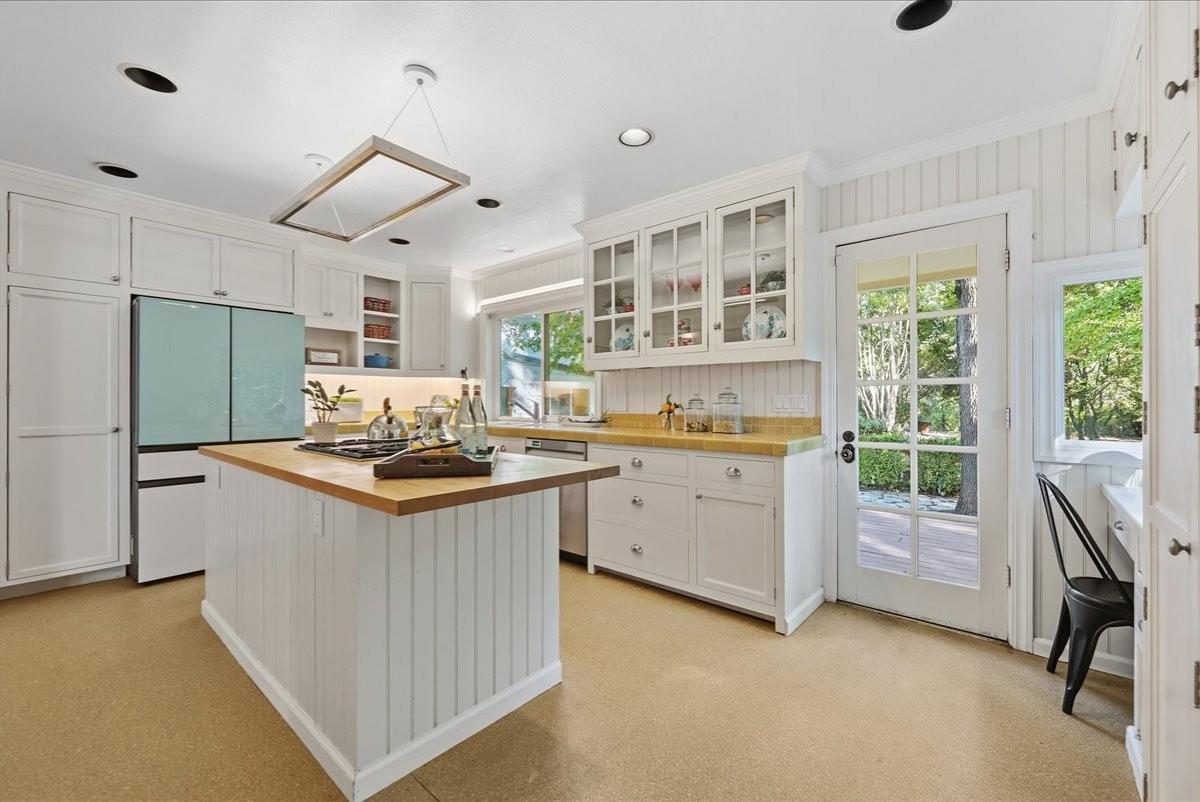 43120 Montgomery Avenue Davis, CA 95618 - Photo 15 of 52 a kitchen with a stove a refrigerator and a oven