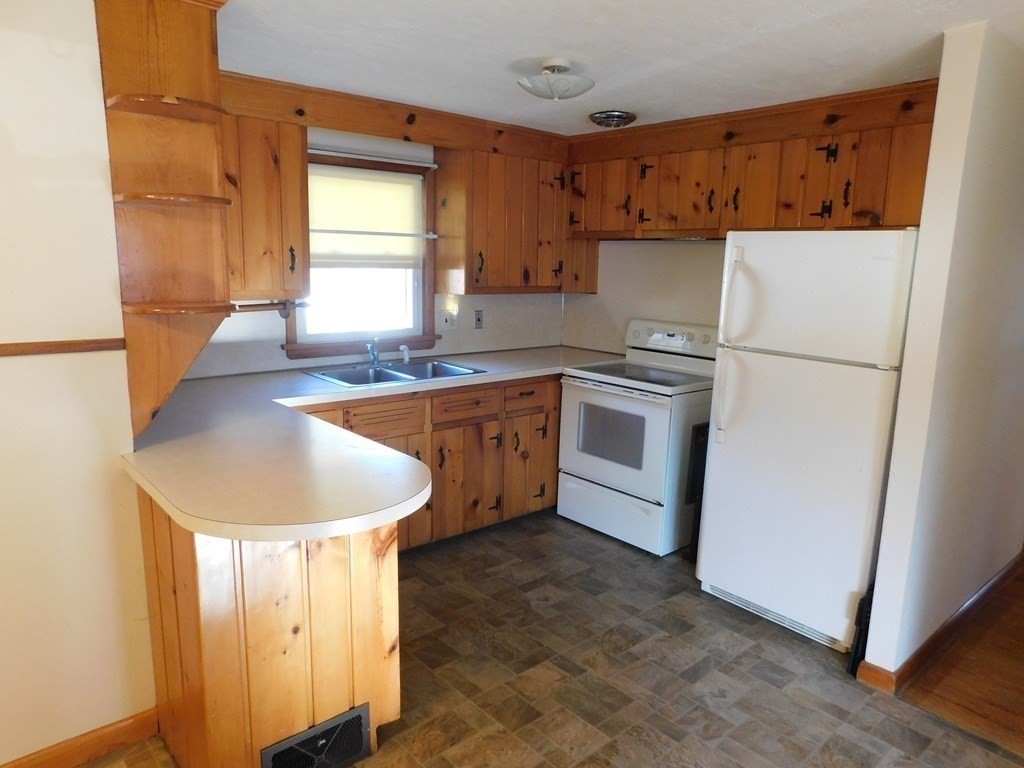 77 Champlain Street Springfield, MA 01151 - Photo 12 of 31 Gallery Image 12