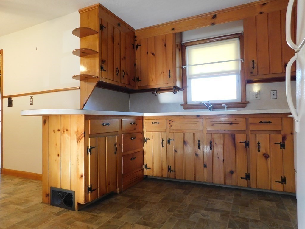 77 Champlain Street Springfield, MA 01151 - Photo 13 of 31 Gallery Image 13