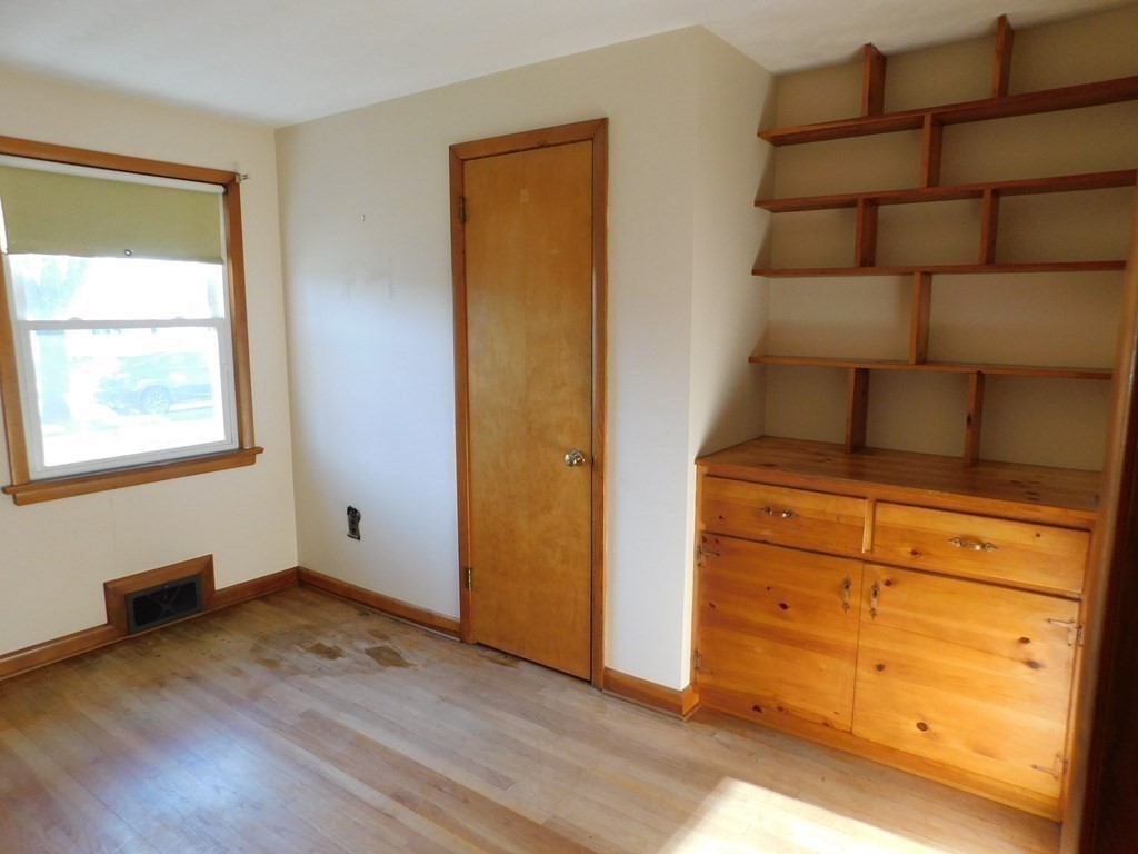 77 Champlain Street Springfield, MA 01151 - Photo 15 of 31 Gallery Image 15