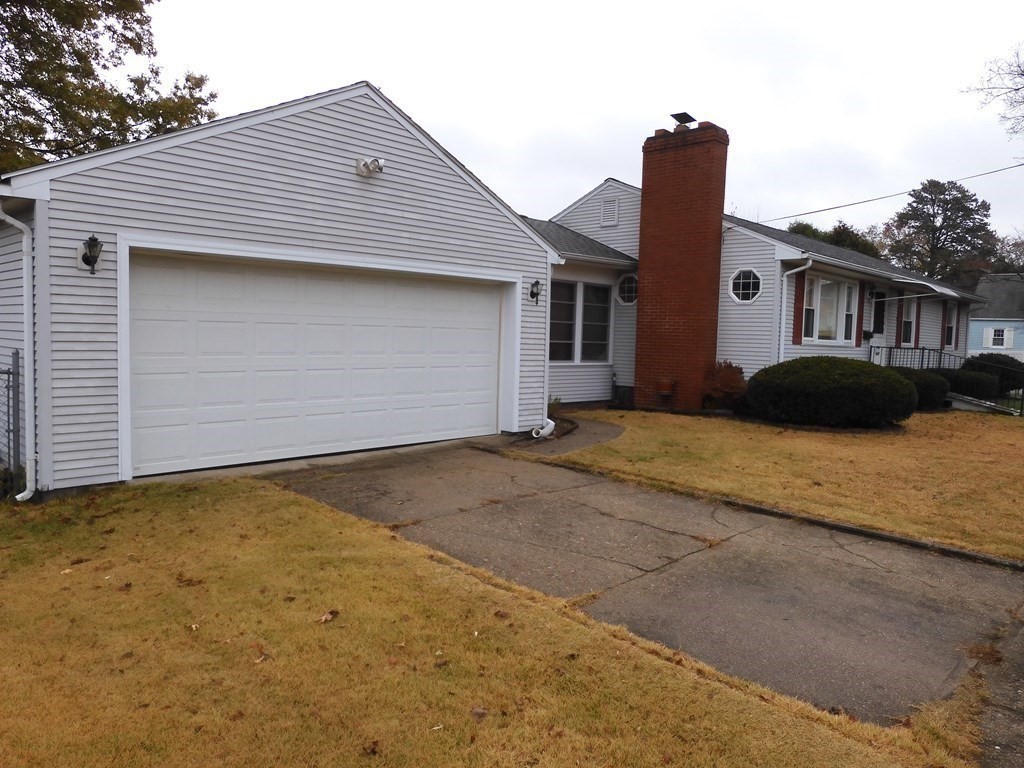 77 Champlain Street Springfield, MA 01151 - Photo 3 of 31 Gallery Image 3