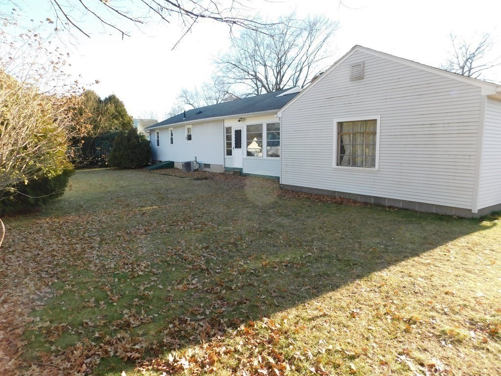 77 Champlain Street Springfield, MA 01151 - Photo 4 of 31 Gallery Image 4