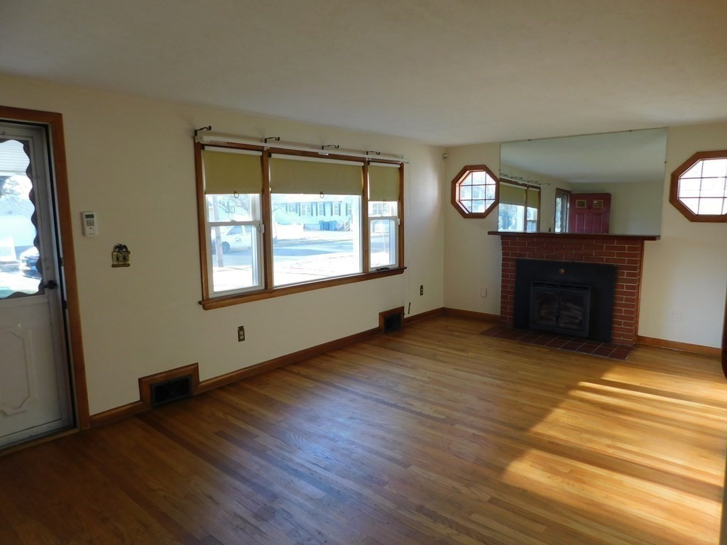 77 Champlain Street Springfield, MA 01151 - Photo 7 of 31 Gallery Image 7