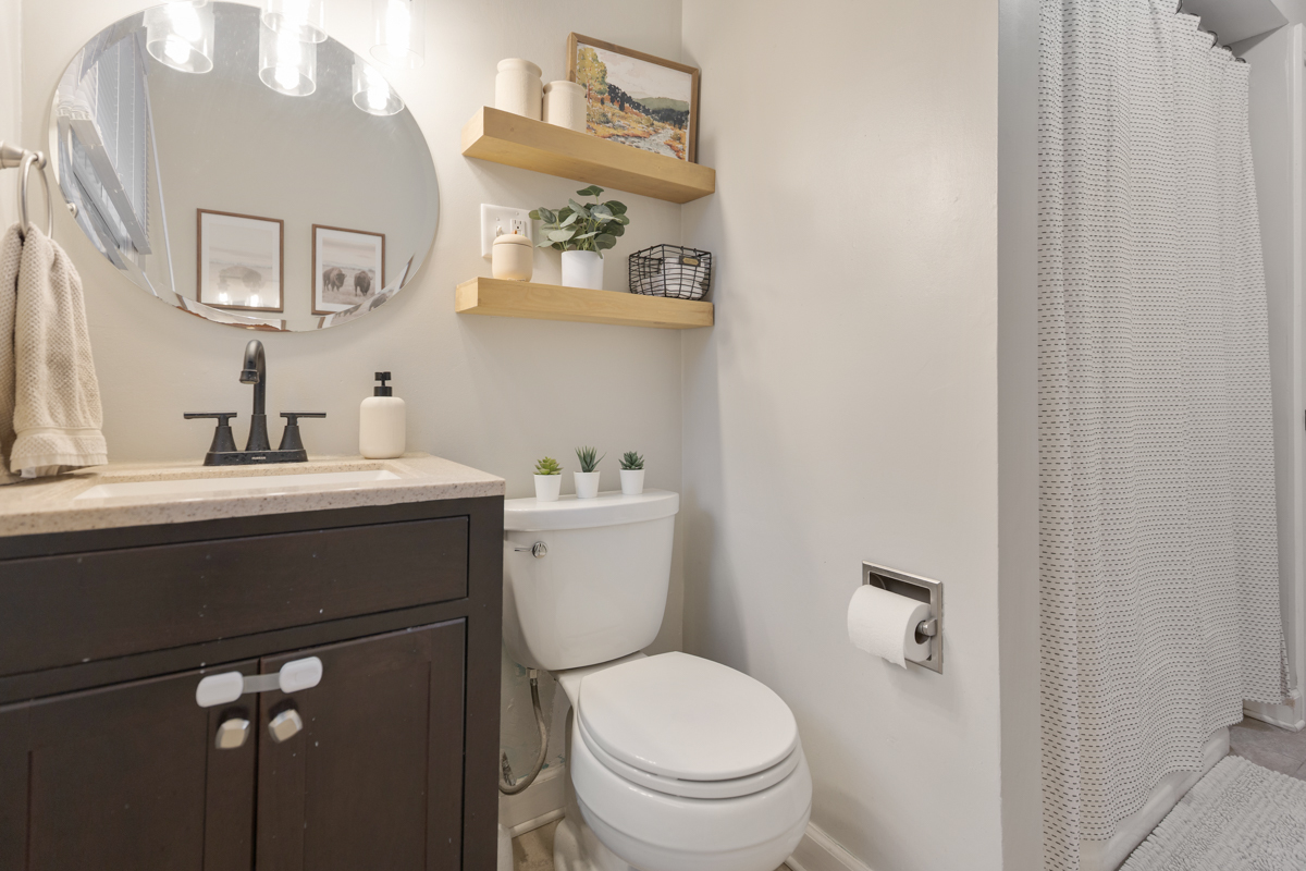 328 South 14th Street St. Charles, IL 60174 - Photo 8 of 20 a bathroom with a toilet a sink and mirror