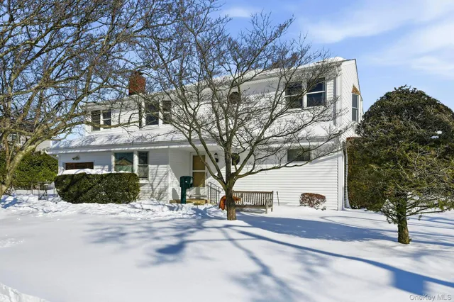 $799,990 | 111 King Street, Hicksville, NY 11801