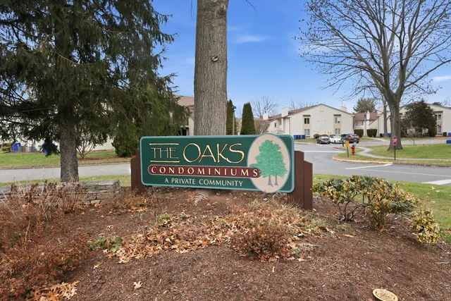 a sign that is sitting on a brick wall