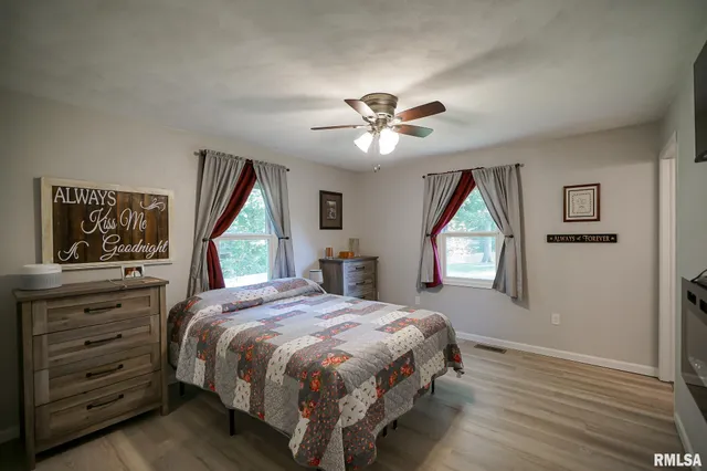 $220,500 | 23991 North Algonquin Drive, Canton, IL 61520