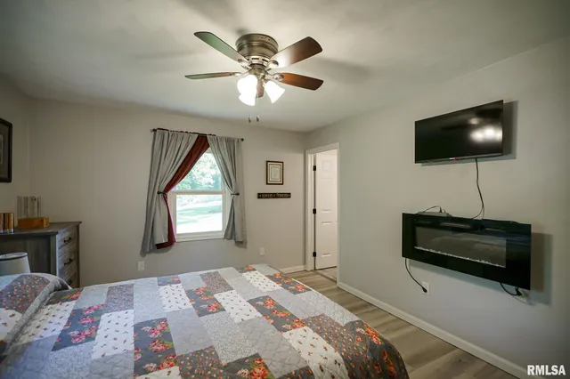 $220,500 | 23991 North Algonquin Drive, Canton, IL 61520