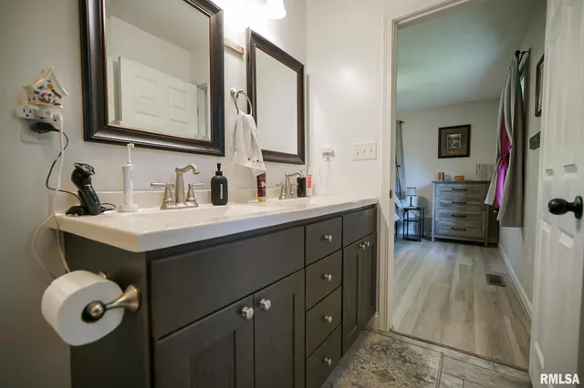 $220,500 | 23991 North Algonquin Drive, Canton, IL 61520