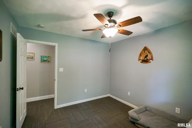 $220,500 | 23991 North Algonquin Drive, Canton, IL 61520