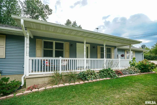 $220,500 | 23991 North Algonquin Drive, Canton, IL 61520