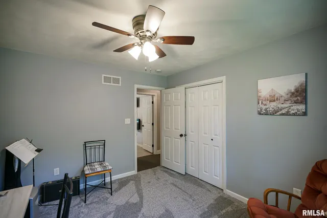 $220,500 | 23991 North Algonquin Drive, Canton, IL 61520