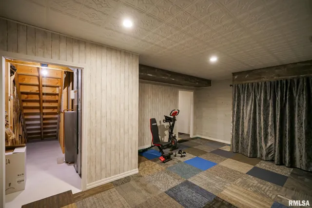 $220,500 | 23991 North Algonquin Drive, Canton, IL 61520