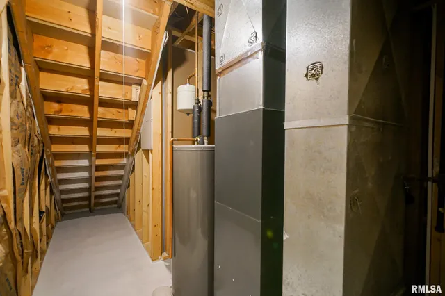 $220,500 | 23991 North Algonquin Drive, Canton, IL 61520