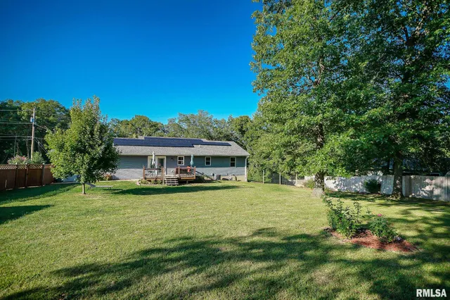 $220,500 | 23991 North Algonquin Drive, Canton, IL 61520