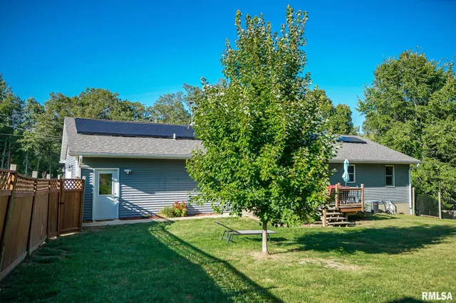 $220,500 | 23991 North Algonquin Drive, Canton, IL 61520