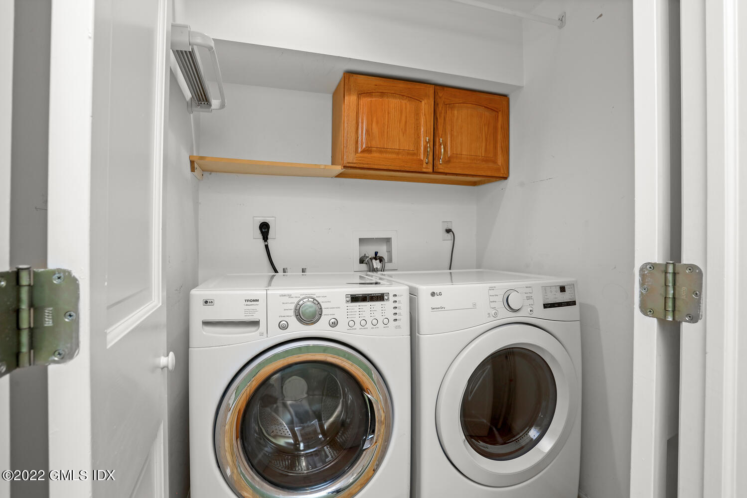 1 Sundance Drive Cos Cob, CT 06807 - Photo 20 of 50 a utility room with dryer and washer