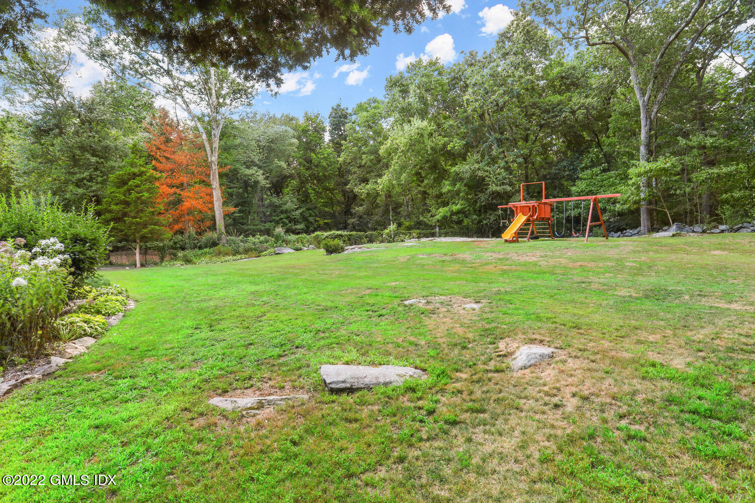 1 Sundance Drive Cos Cob, CT 06807 - Photo 43 of 50 a backyard of a house with table and chairs