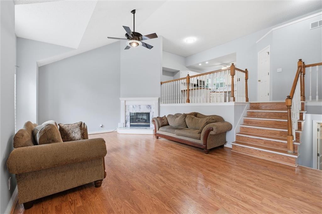15358 Riley Street Overland Park, KS 66223 - Photo 5 of 47