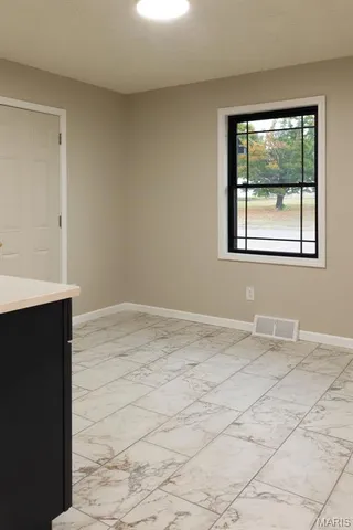 $389,000 | 605 Hunters Creek Drive, Lebanon, MO 65536