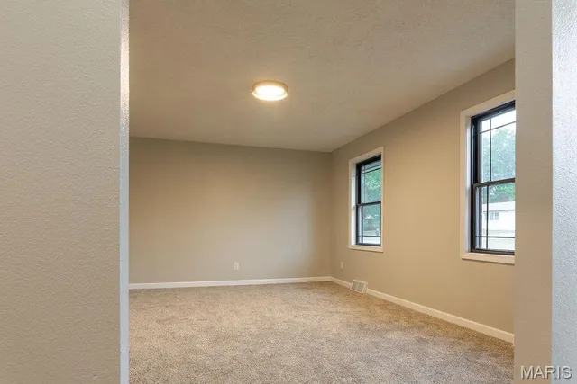 $389,000 | 605 Hunters Creek Drive, Lebanon, MO 65536