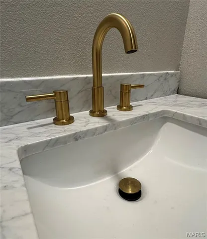 $389,000 | 605 Hunters Creek Drive, Lebanon, MO 65536