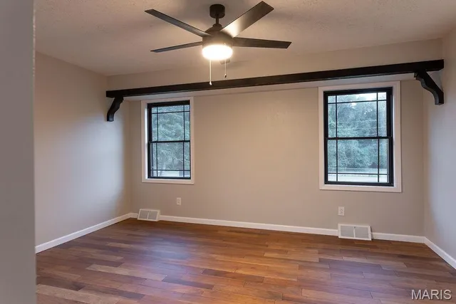 $389,000 | 605 Hunters Creek Drive, Lebanon, MO 65536