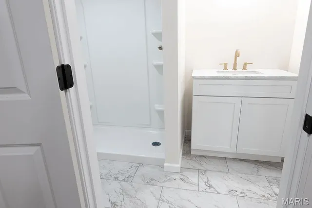 $389,000 | 605 Hunters Creek Drive, Lebanon, MO 65536