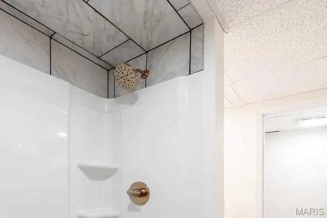 $389,000 | 605 Hunters Creek Drive, Lebanon, MO 65536