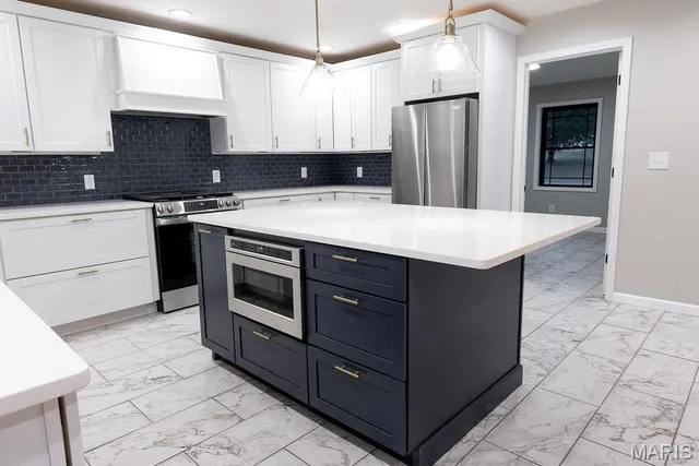 $389,000 | 605 Hunters Creek Drive, Lebanon, MO 65536