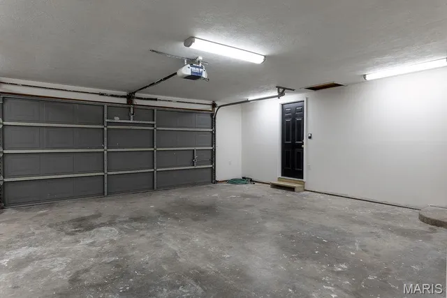 $389,000 | 605 Hunters Creek Drive, Lebanon, MO 65536