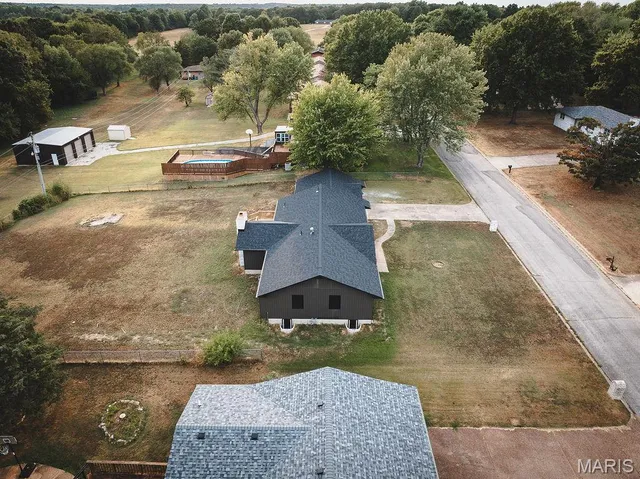 $389,000 | 605 Hunters Creek Drive, Lebanon, MO 65536