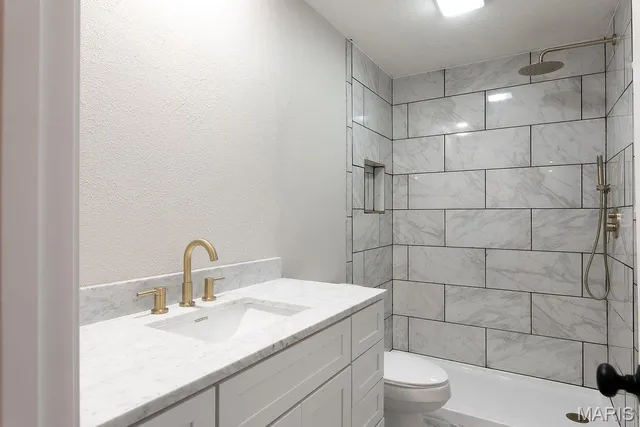 $389,000 | 605 Hunters Creek Drive, Lebanon, MO 65536