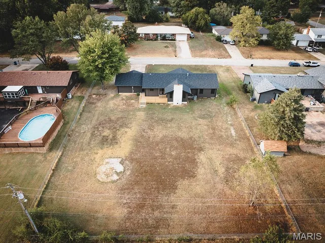 $389,000 | 605 Hunters Creek Drive, Lebanon, MO 65536